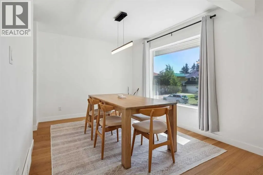 4 Coach Ridge Close SW