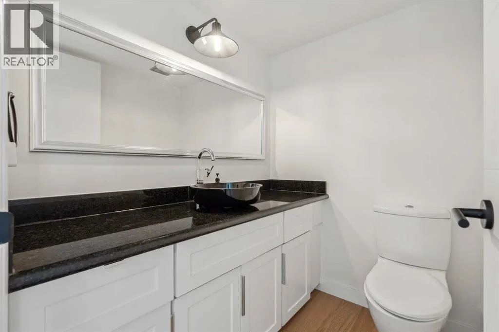 4 Coach Ridge Close SW