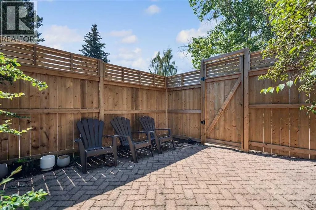 4 Coach Ridge Close SW