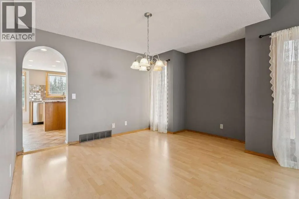 156 Edgevalley Circle NW
