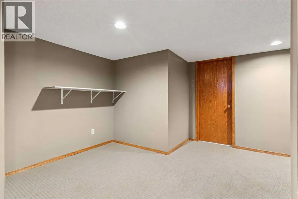 156 Edgevalley Circle NW