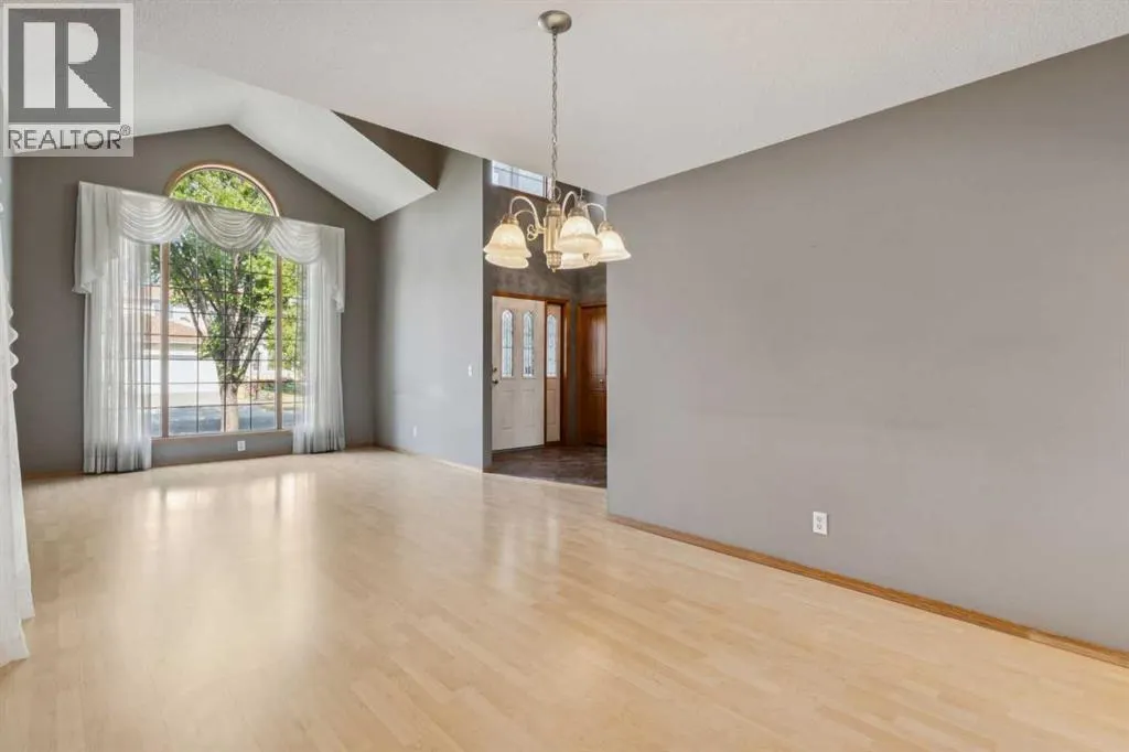 156 Edgevalley Circle NW