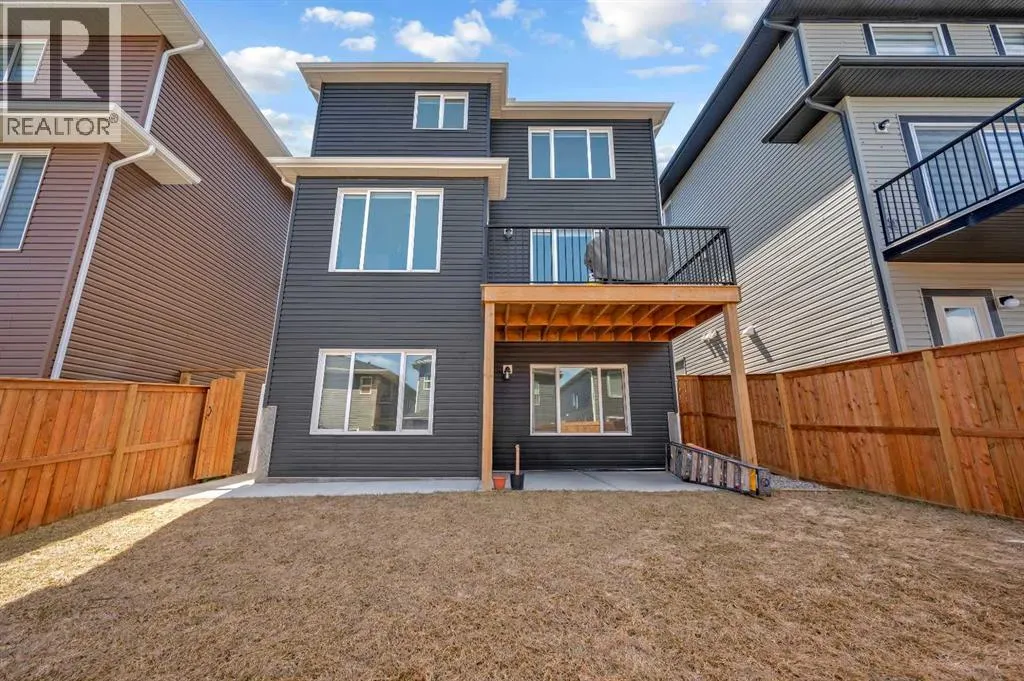 127 Ambleside Crescent NW