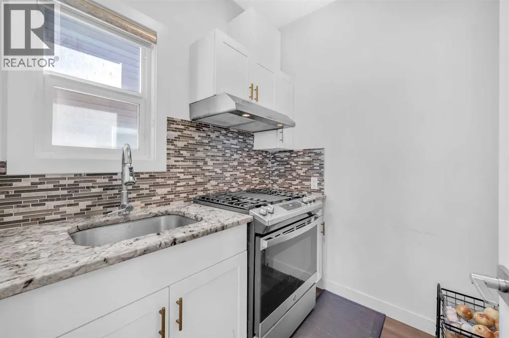 127 Ambleside Crescent NW