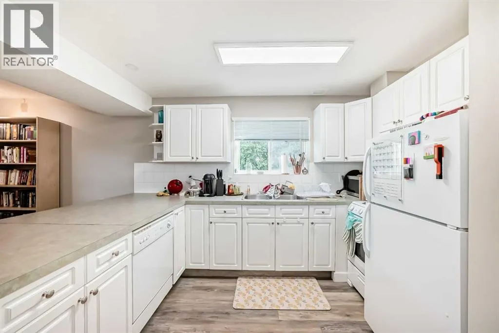 2037/2039 30 Street SW