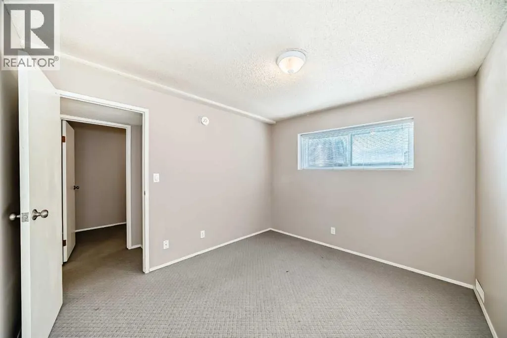 2037/2039 30 Street SW
