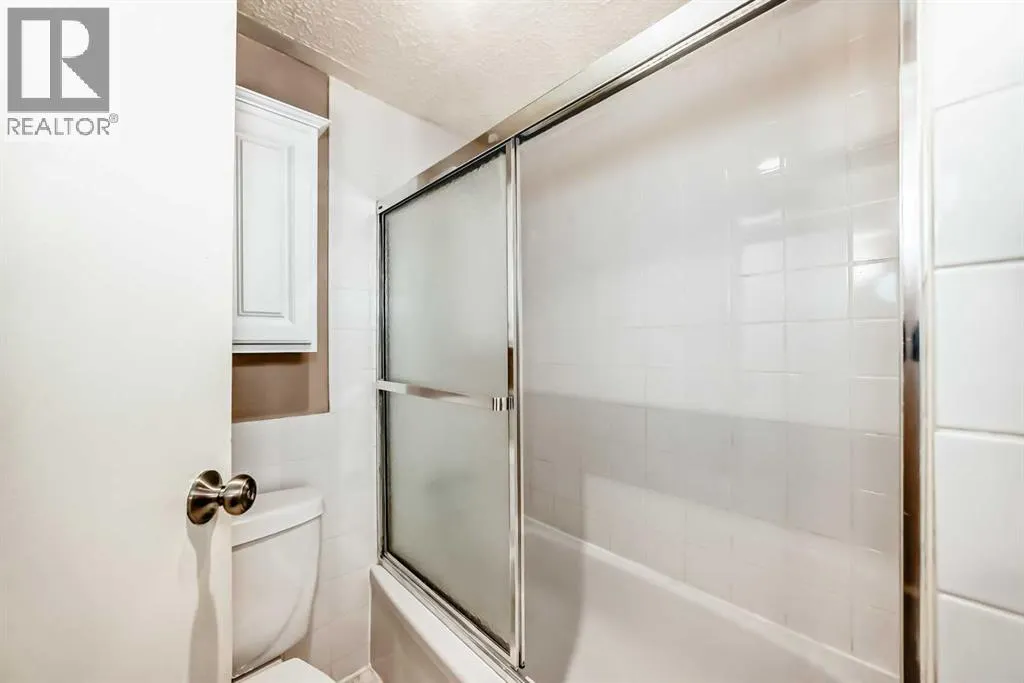 2037/2039 30 Street SW