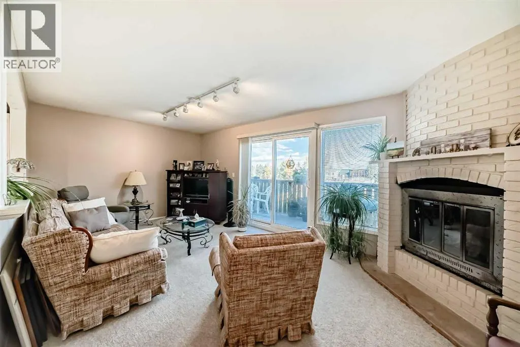 2037/2039 30 Street SW