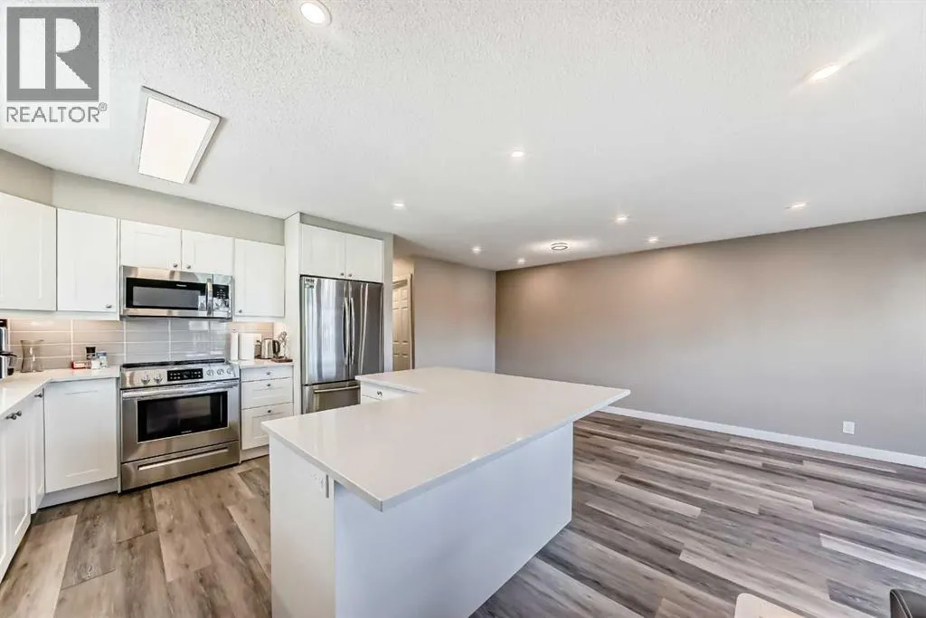 2037/2039 30 Street SW