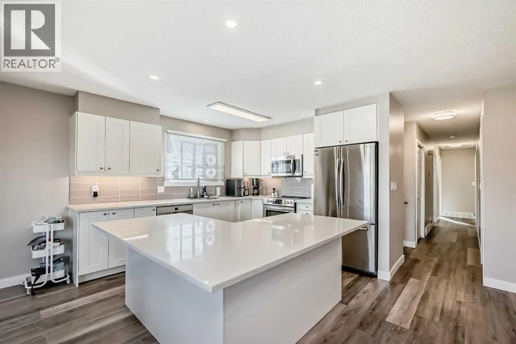 2037/2039 30 Street SW