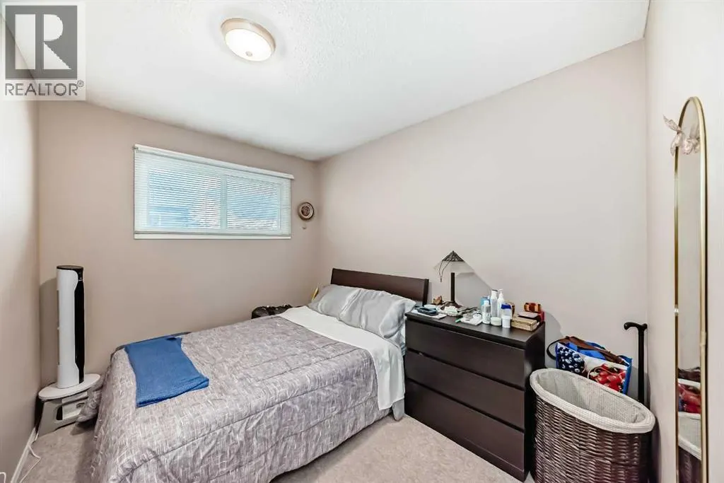 2037/2039 30 Street SW