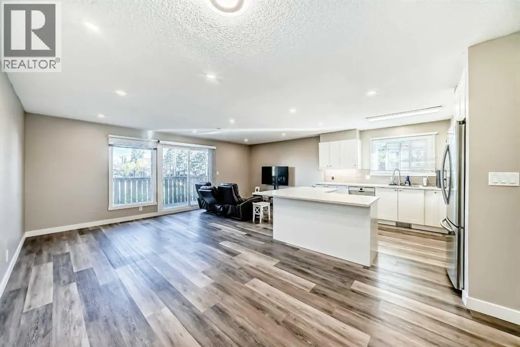 2037/2039 30 Street SW