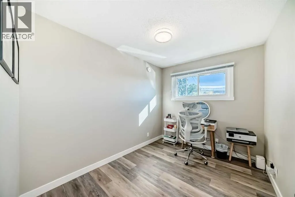 2037/2039 30 Street SW