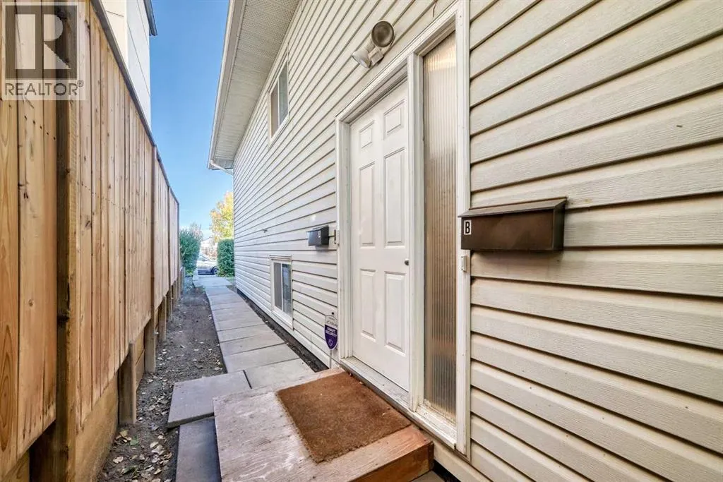 2037/2039 30 Street SW