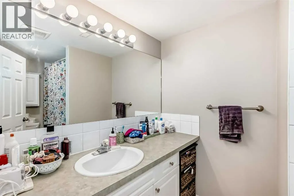 2037/2039 30 Street SW