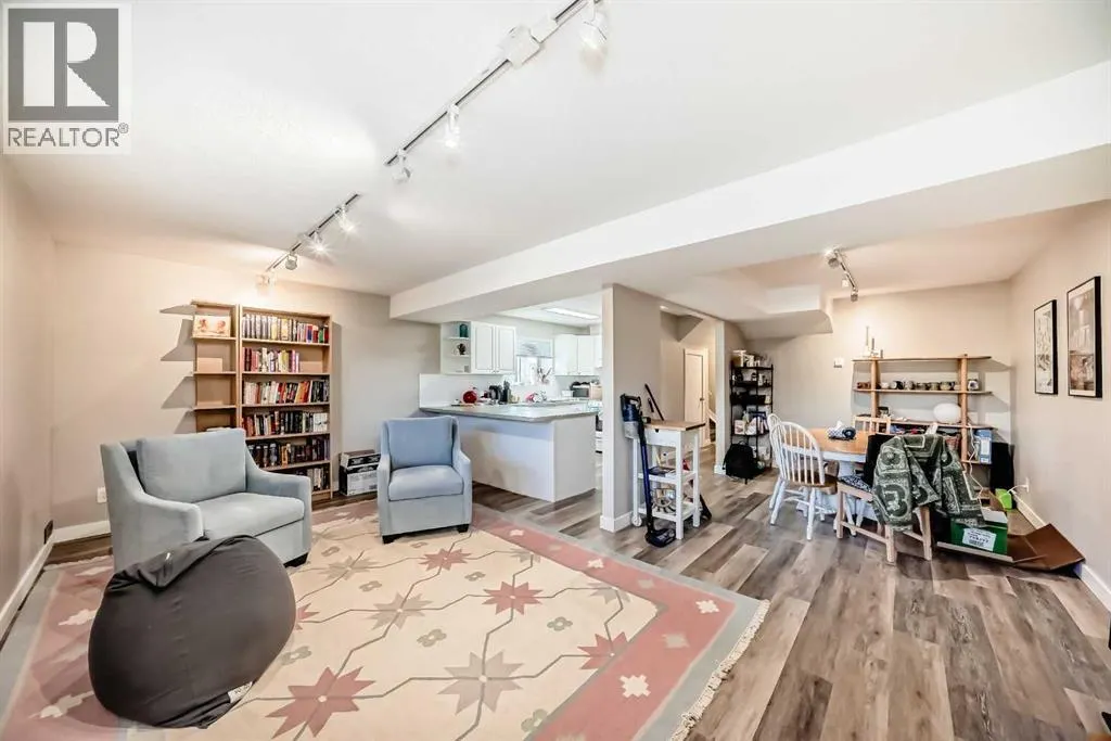 2037/2039 30 Street SW