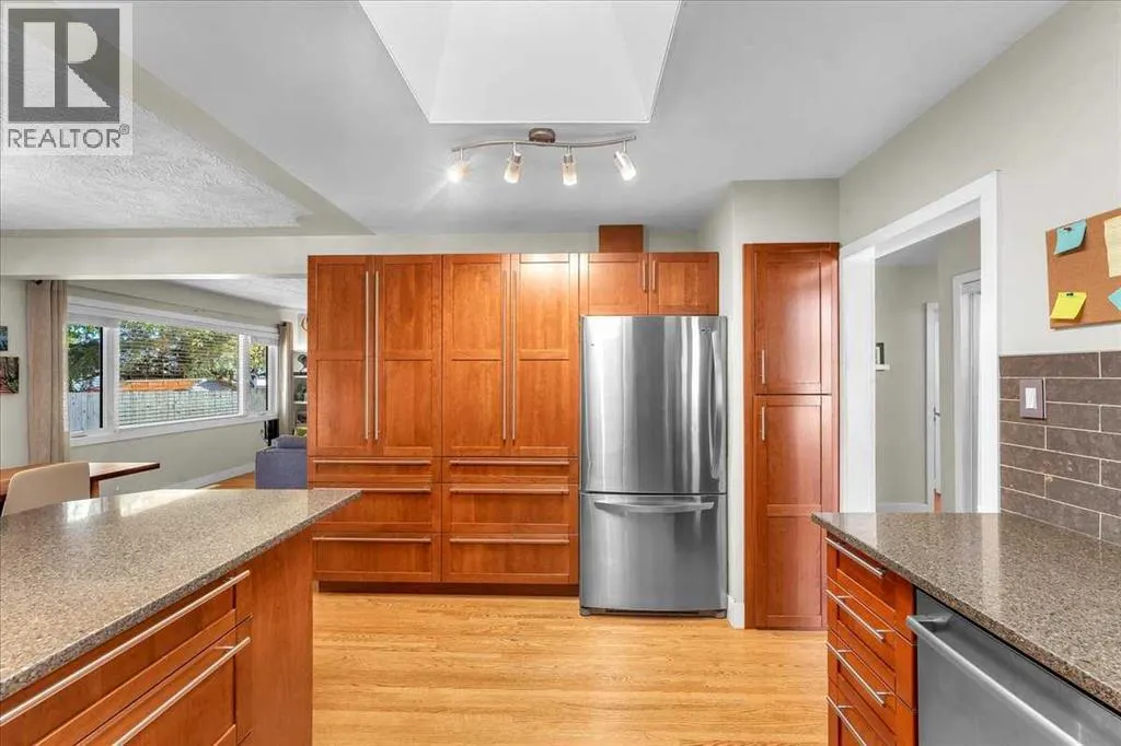 74 Walnut Drive SW