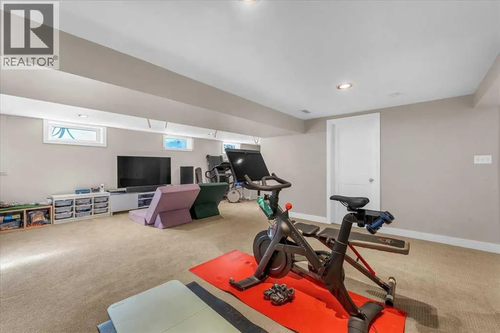 74 Walnut Drive SW