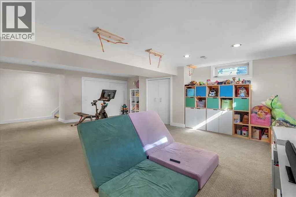 74 Walnut Drive SW