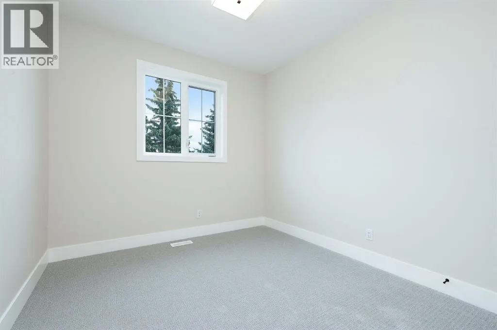 102 West Glen Crescent SW