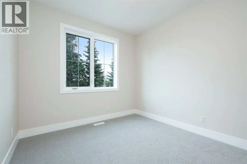 102 West Glen Crescent SW