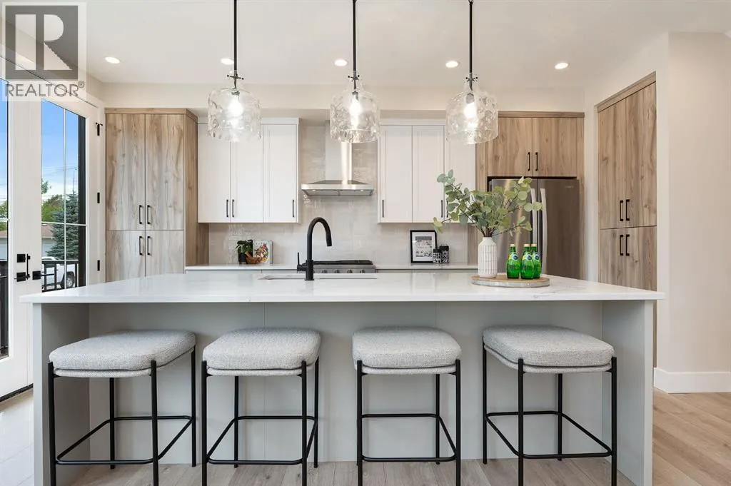 102 West Glen Crescent SW