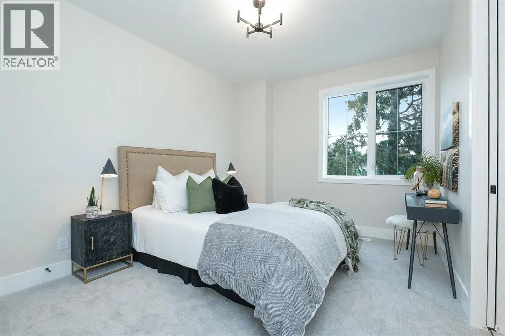 102 West Glen Crescent SW