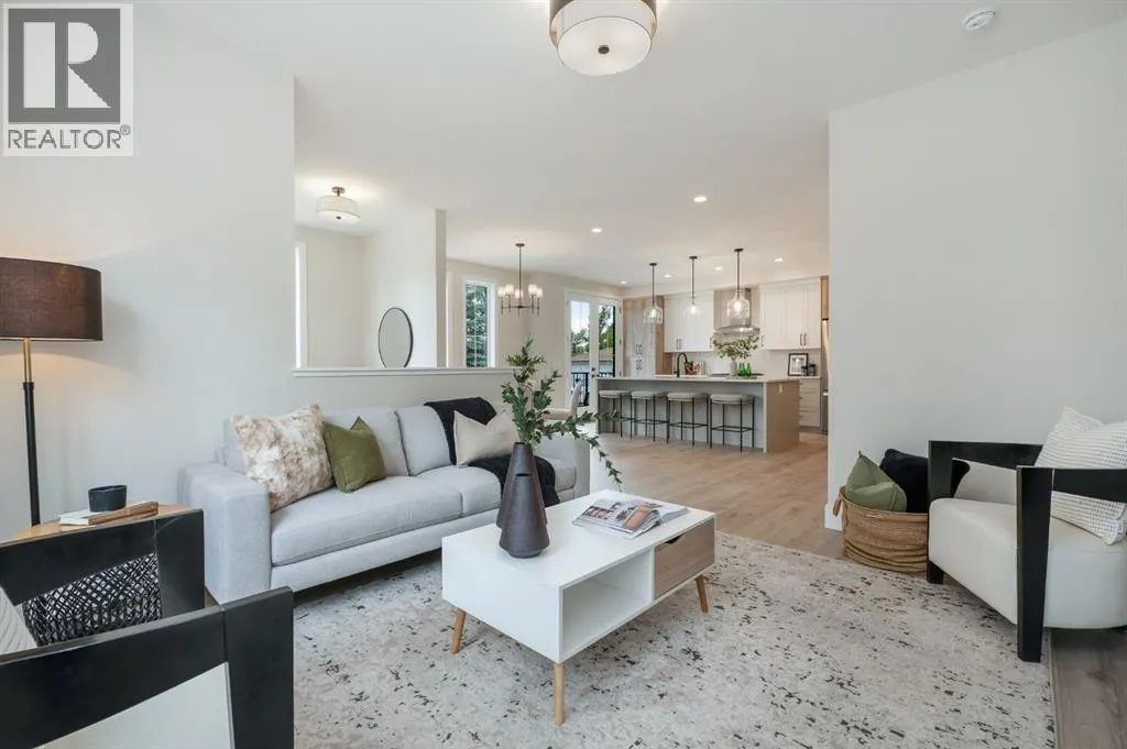 102 West Glen Crescent SW