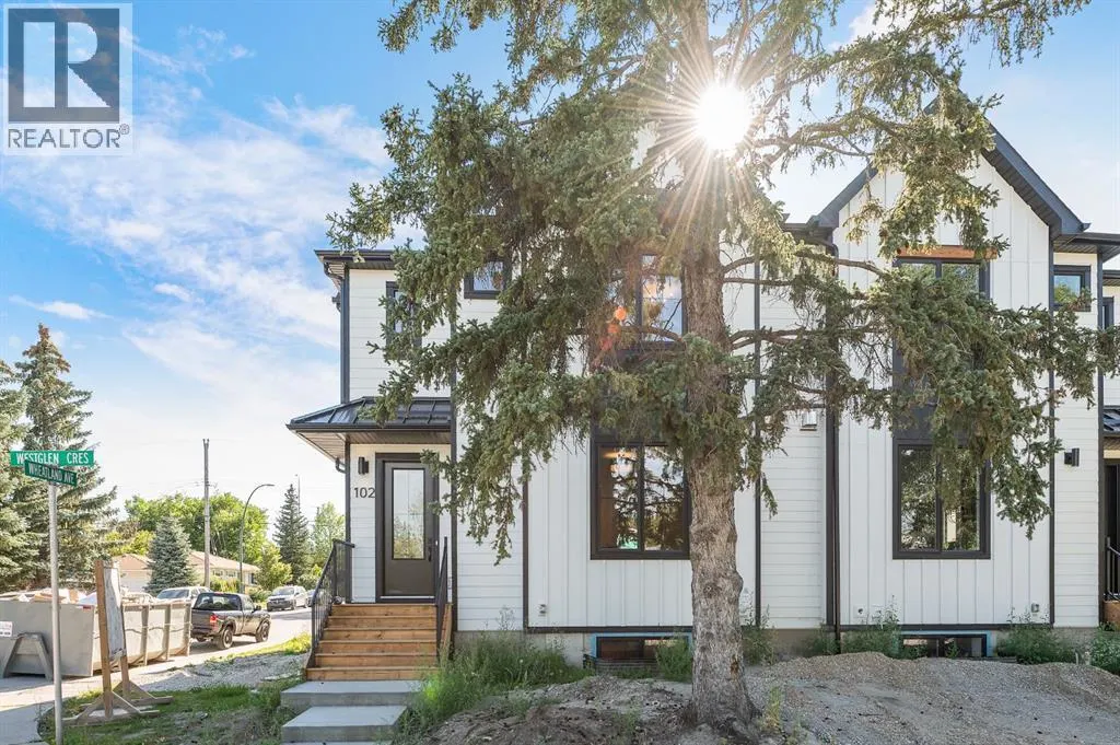 102 West Glen Crescent SW