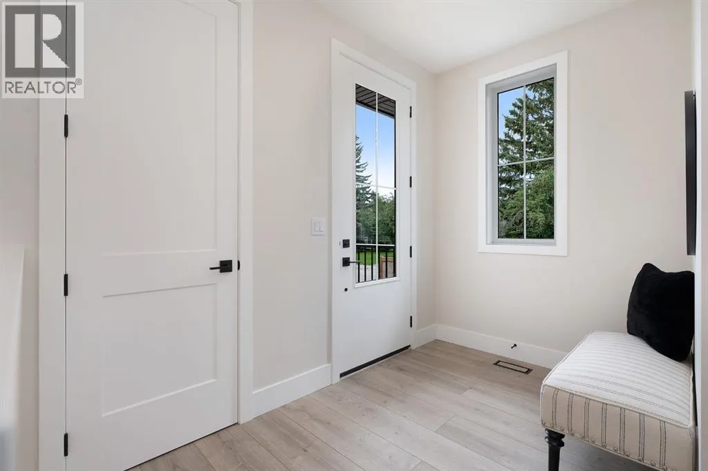102 West Glen Crescent SW