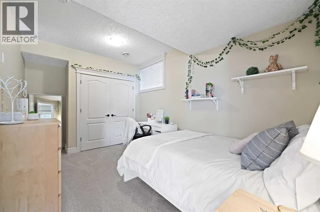 147 Coopers Hill SW