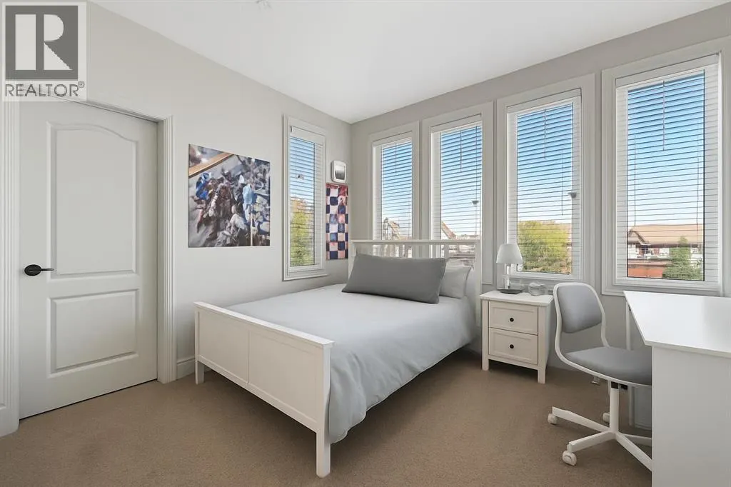 147 Coopers Hill SW