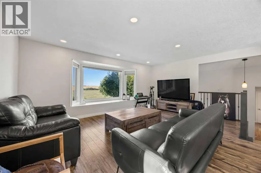 200, 370068 160 Street E