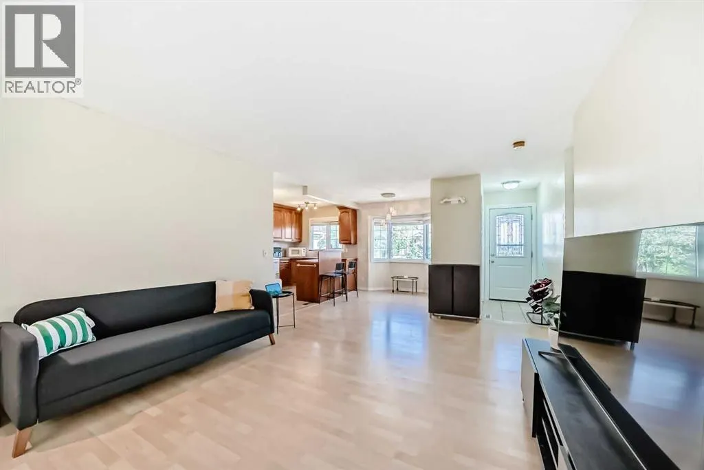 31 Castleglen Crescent NE