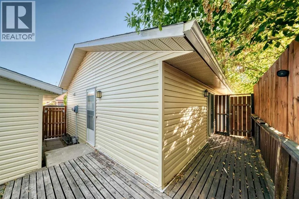 31 Castleglen Crescent NE