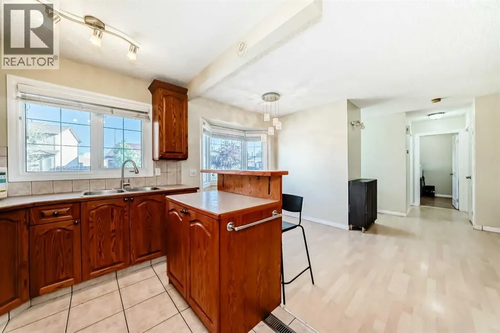 31 Castleglen Crescent NE