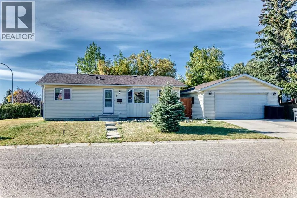 31 Castleglen Crescent NE