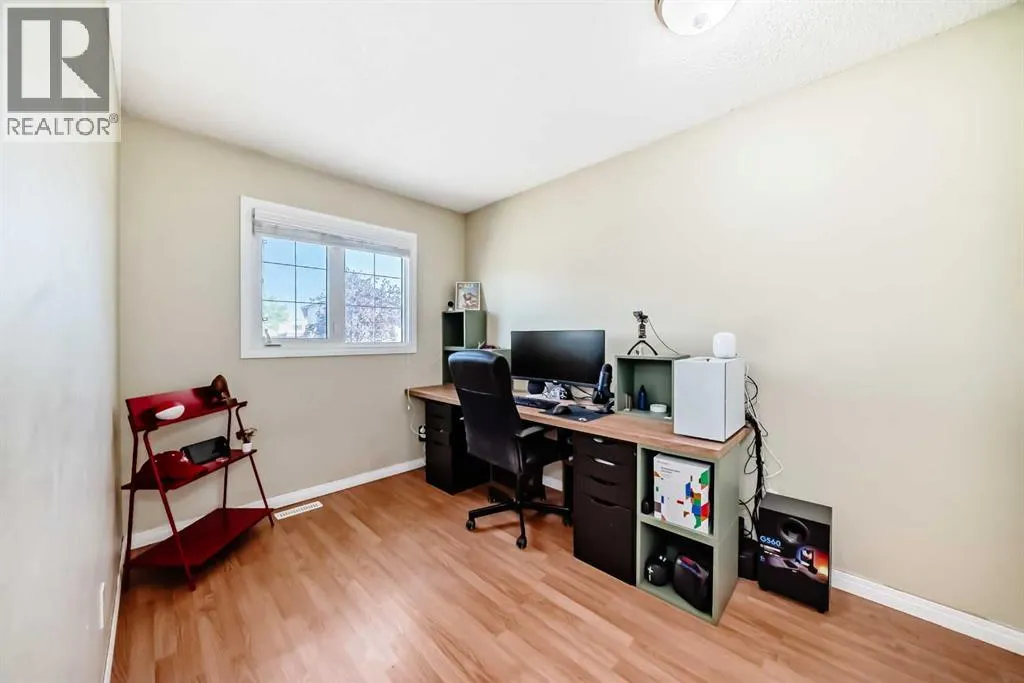 31 Castleglen Crescent NE