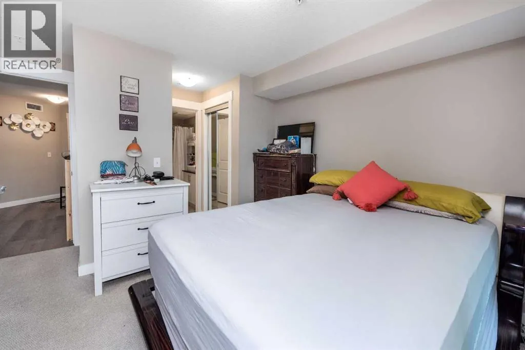 3102, 240 SKYVIEW RANC Road NE