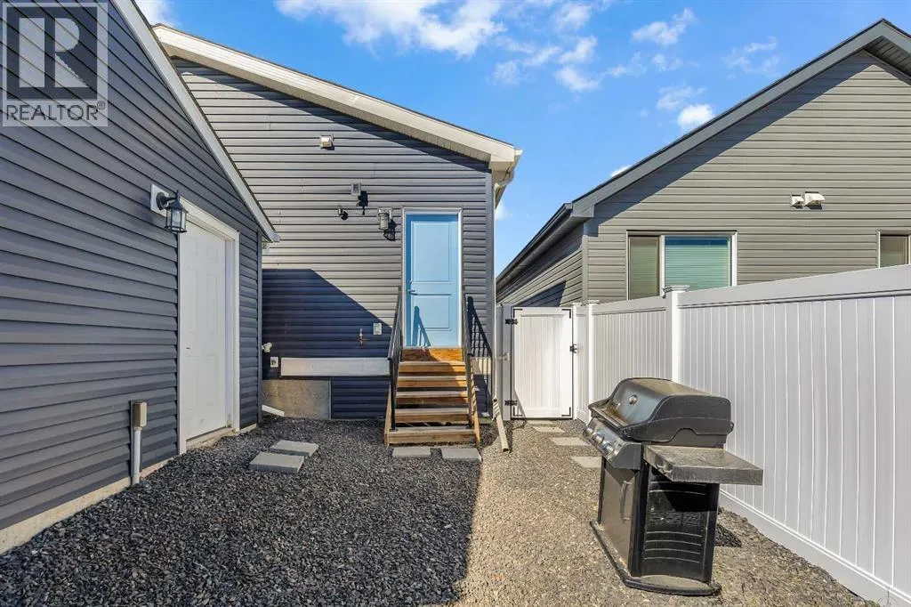 21 Lucas Rise NW