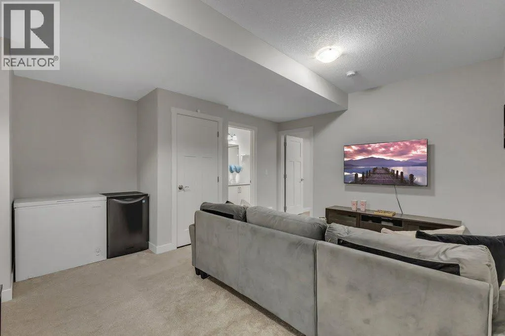425 South Point Glen SW