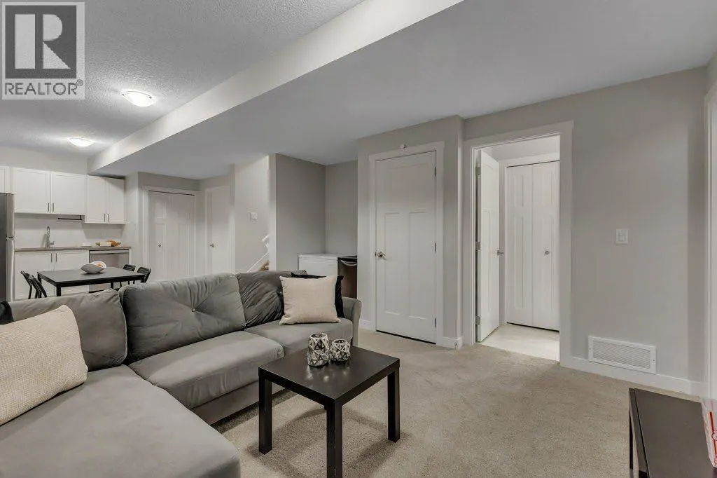 425 South Point Glen SW