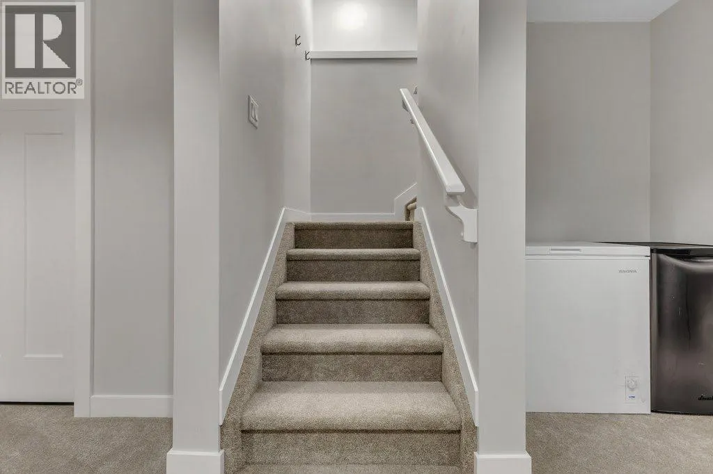 425 South Point Glen SW