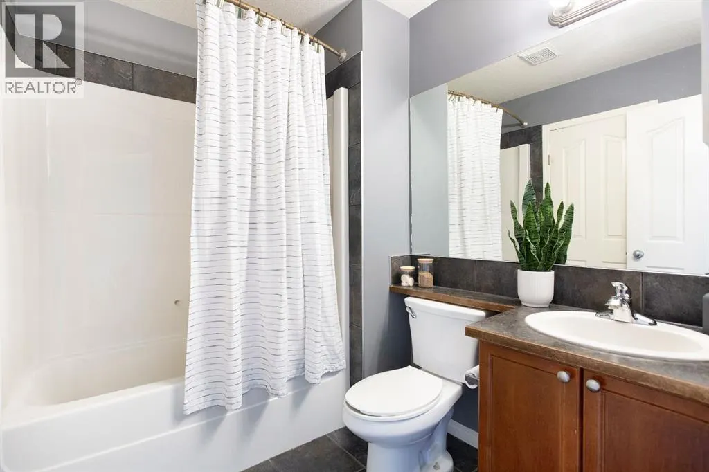 404, 703 Luxstone Square SW