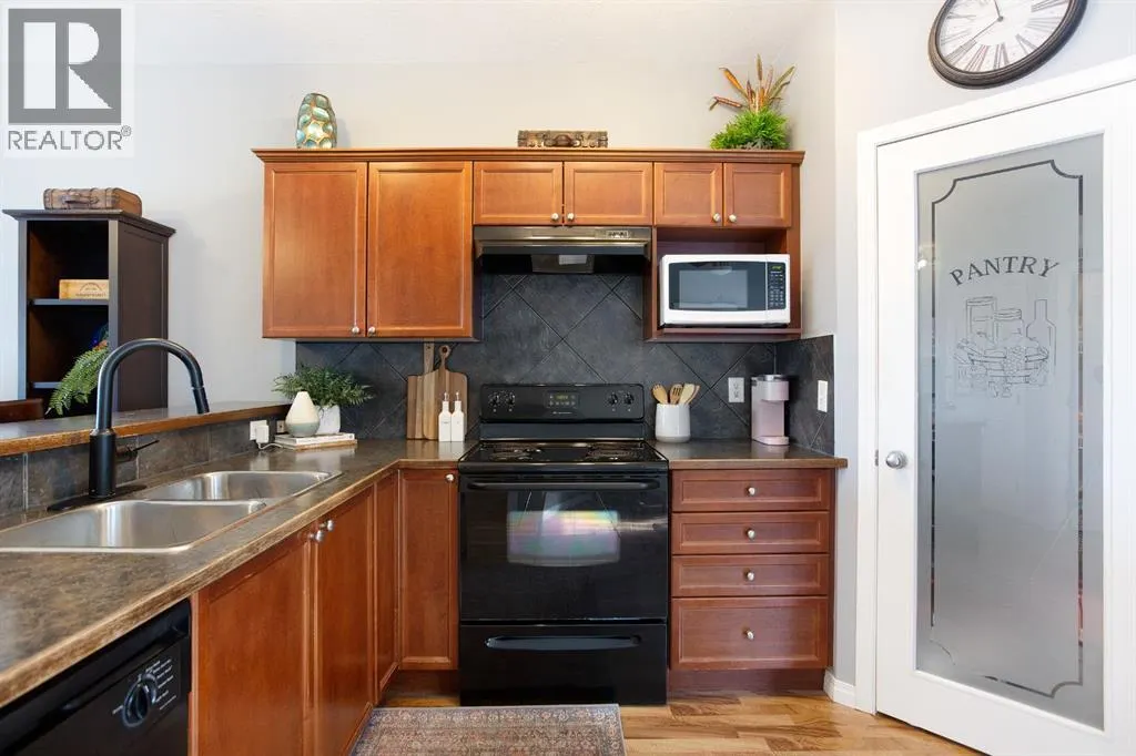 404, 703 Luxstone Square SW