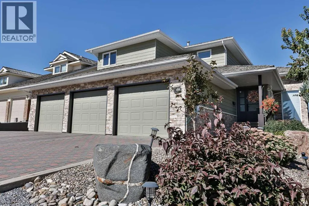 209 Coachwood Point W
