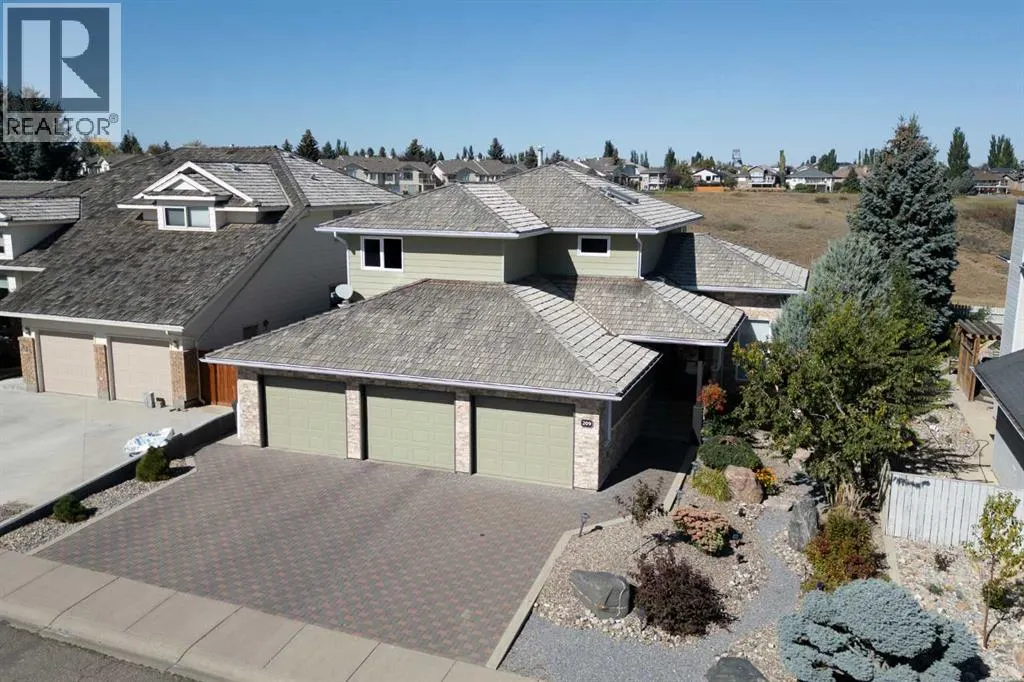 209 Coachwood Point W