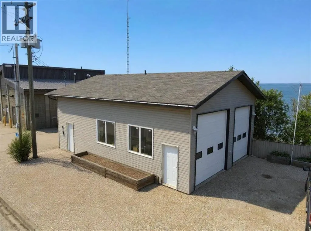 81 Peace River Avenue