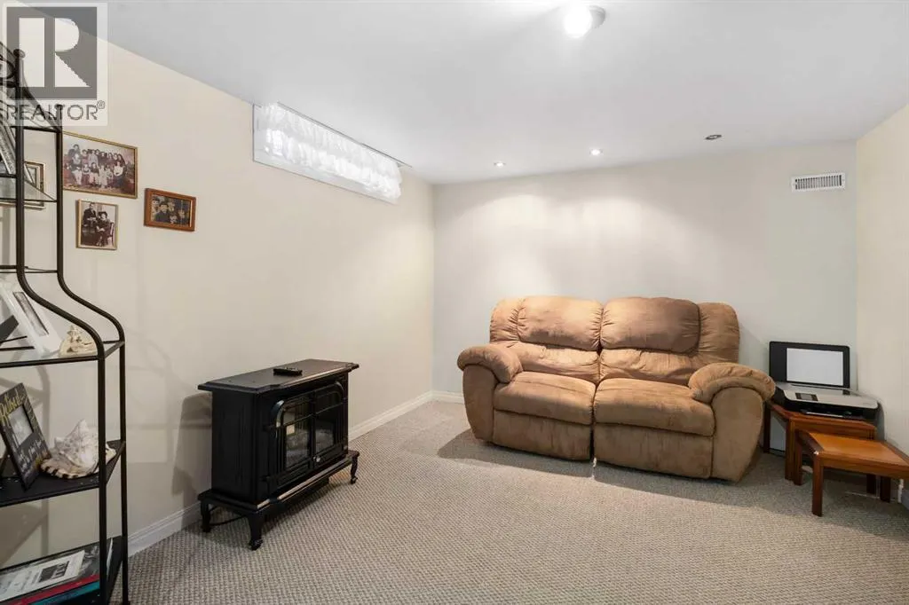 27 Eldorado Road SE