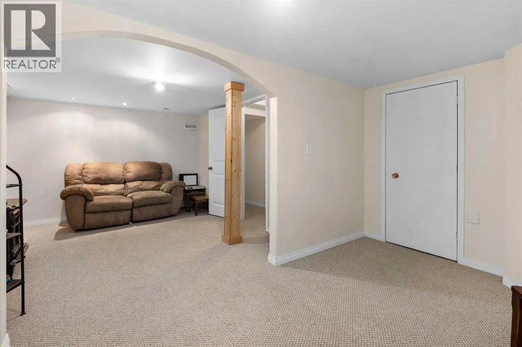 27 Eldorado Road SE